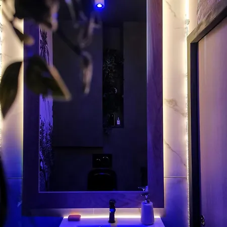 La Cinema Homestay *