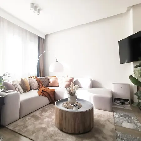 La Cinema Homestay *